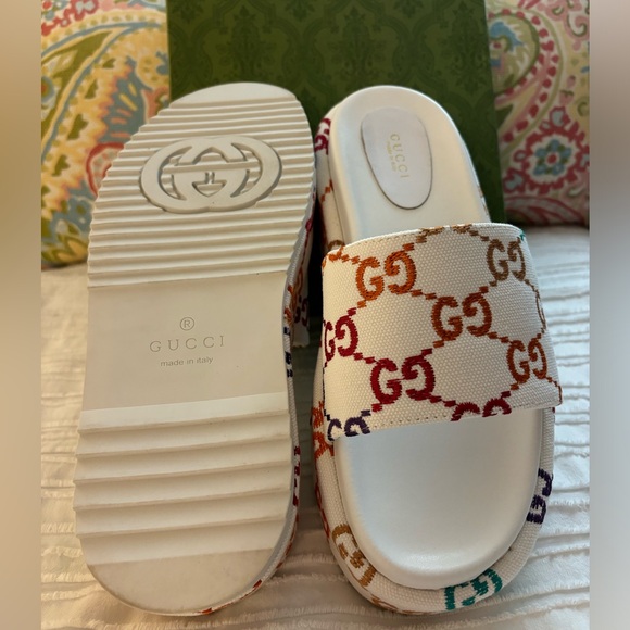 GUCCI Platform Multicolor Logo Print Slides - Picture 2 of 3
